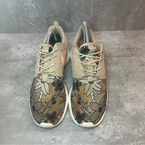 Nike Roshe Run Running Shoes 749986-281 Womens sz 7 - floral - Picture 2 of 6